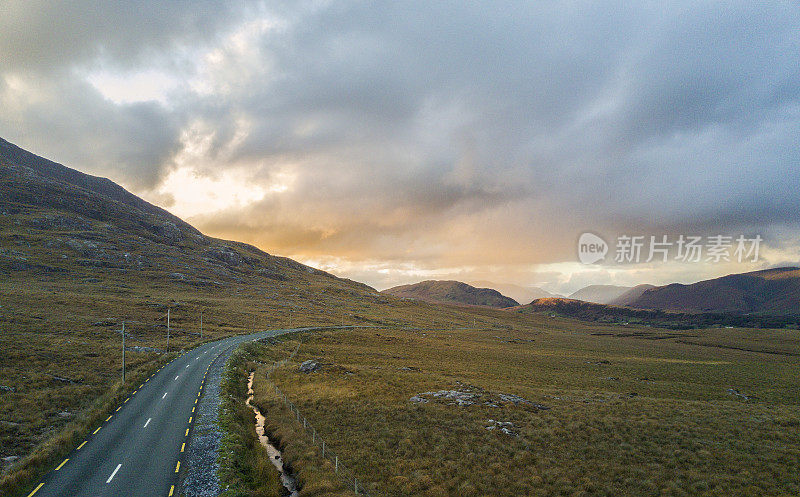 令人惊叹的风景康内马拉国家公园，野生大西洋方式，康内马拉，Co. Galway，爱尔兰。